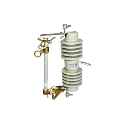 Seccionador cut out de porcelana ABB X2NCBNMM12 · 27kV 100A 125kV BIL 12kA NEMA B