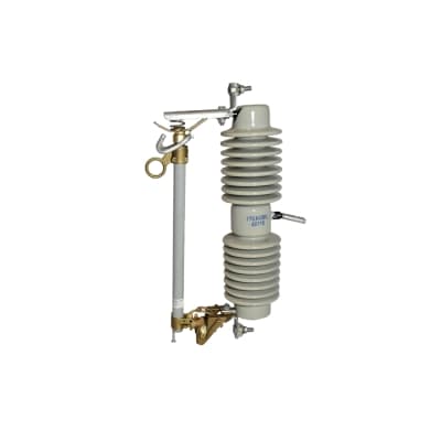 Seccionador cut out de porcelana ABB X7NCBNRM15 · 38kV 100A 170kV BIL 10kA NEMA B