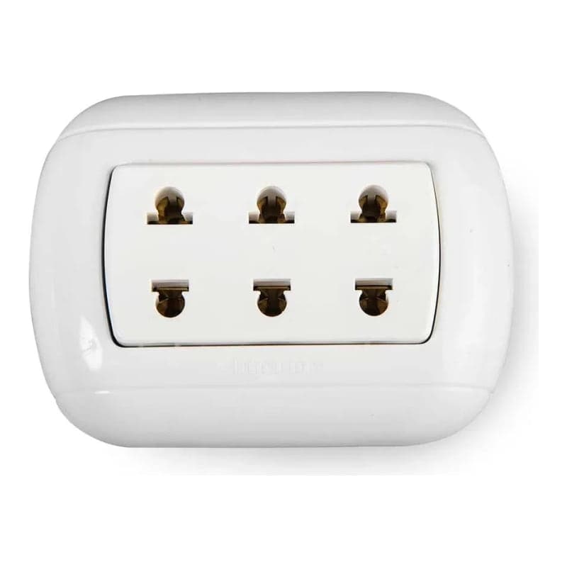 Toma triple universal BTICINO P96B · 16A, 250V, 3 mod. oval blanco