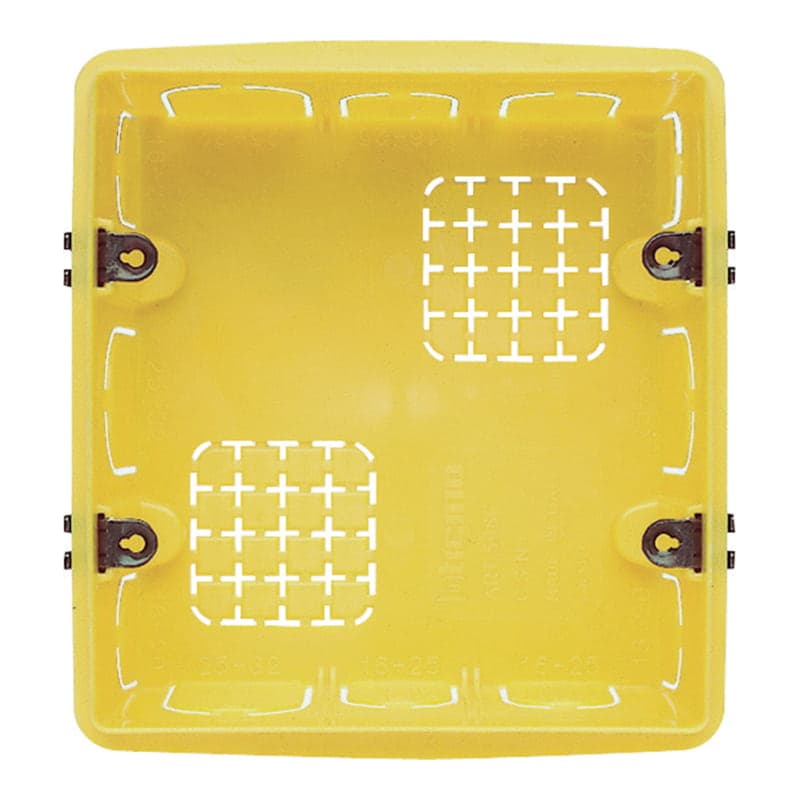 Caja cuadrada en resina BTICINO 506E · 106x117x52mm