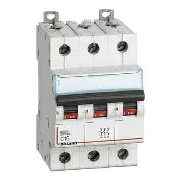 Interruptor termomagnético BTICINO FN830YC16 · 3P C16 10/6kA 220/440V C DIN btdin