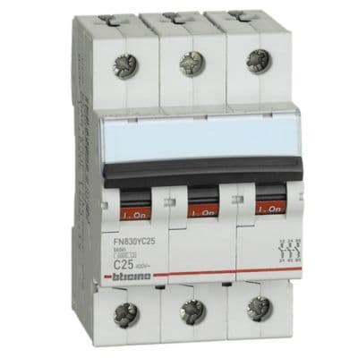 Interruptor termomagnético BTICINO FN830YC10 · 3P C10 10/6kA 220/440V C DIN btdin