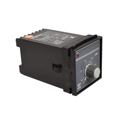 Temporizador electrónico retardo energización COEL LES · 6-60s 110/220VAC relé INS 72x72mm