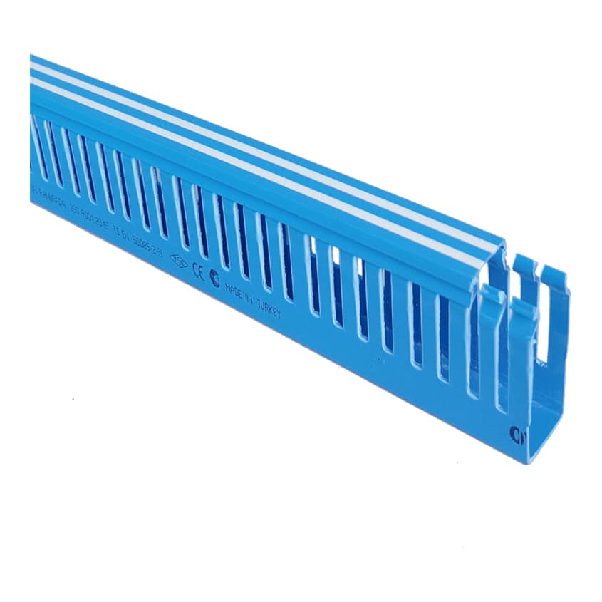 Imagen referencial de la serie: Canaleta ranurada OWEN · 25x60mm PVC azul, tapa con rayas blancas (tramo 2m) (OWEN-CANALETA-25X60-AZUL)